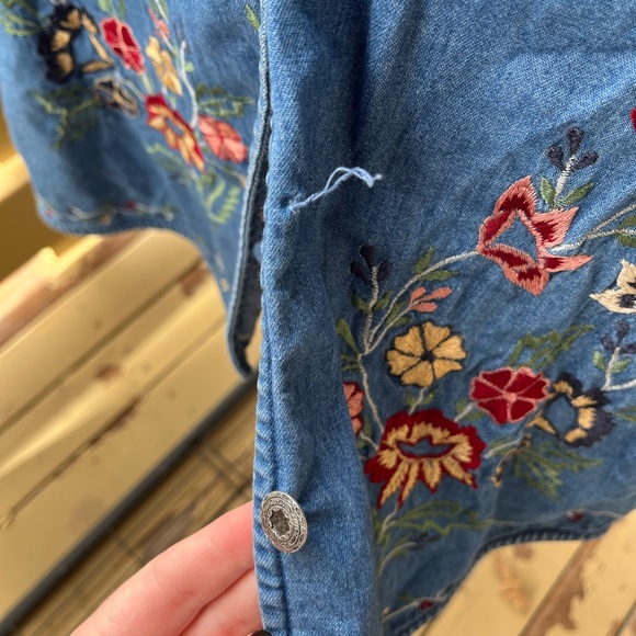 Vintage 90s denim vest with embroidery - Picture 3 of 4